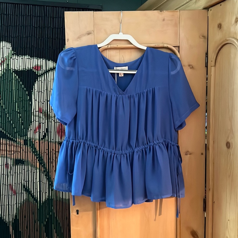 Blue top size Medium great for gameday!